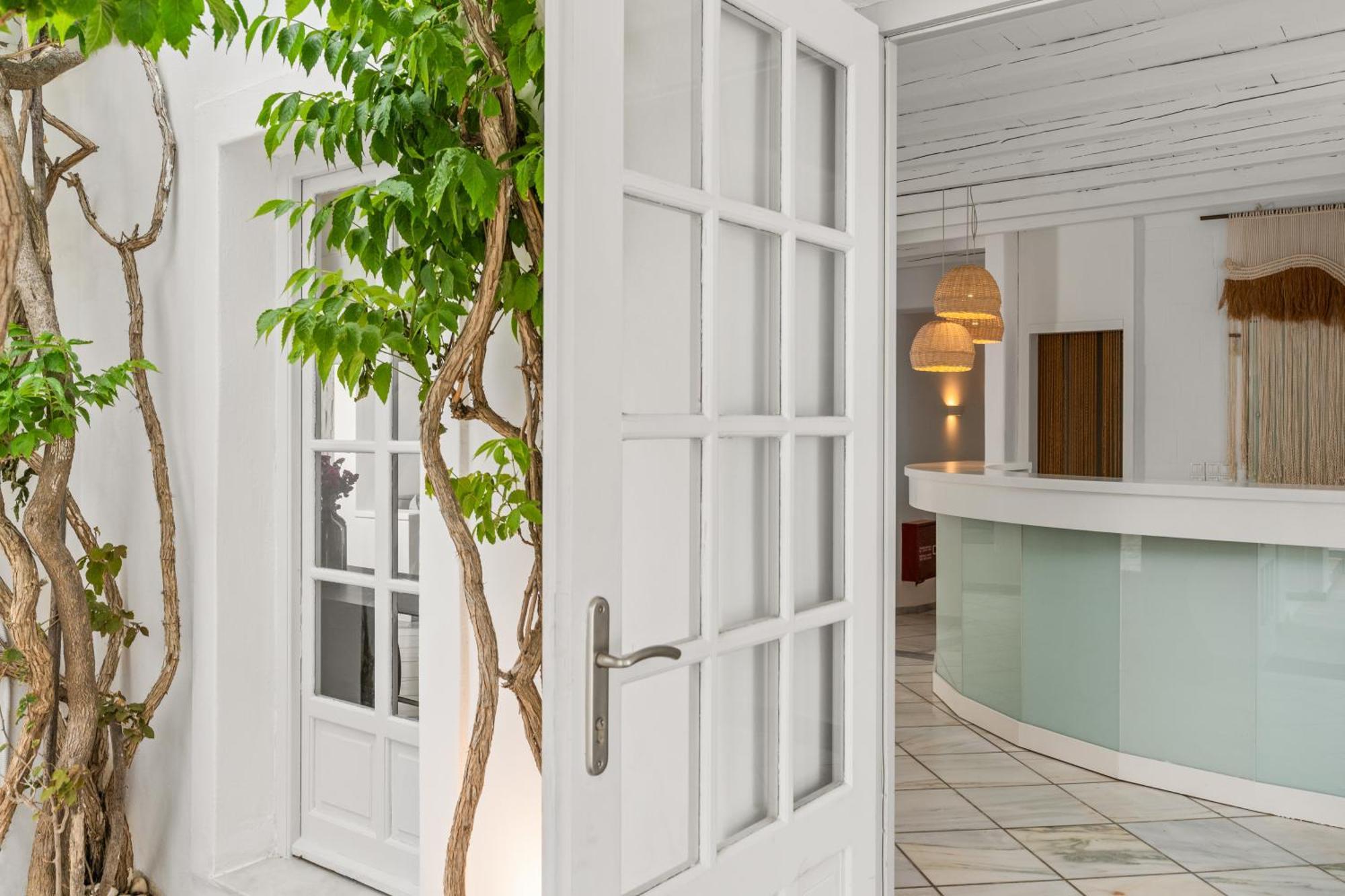 Mr And Mrs White Paros Hotel Náousa Exterior photo