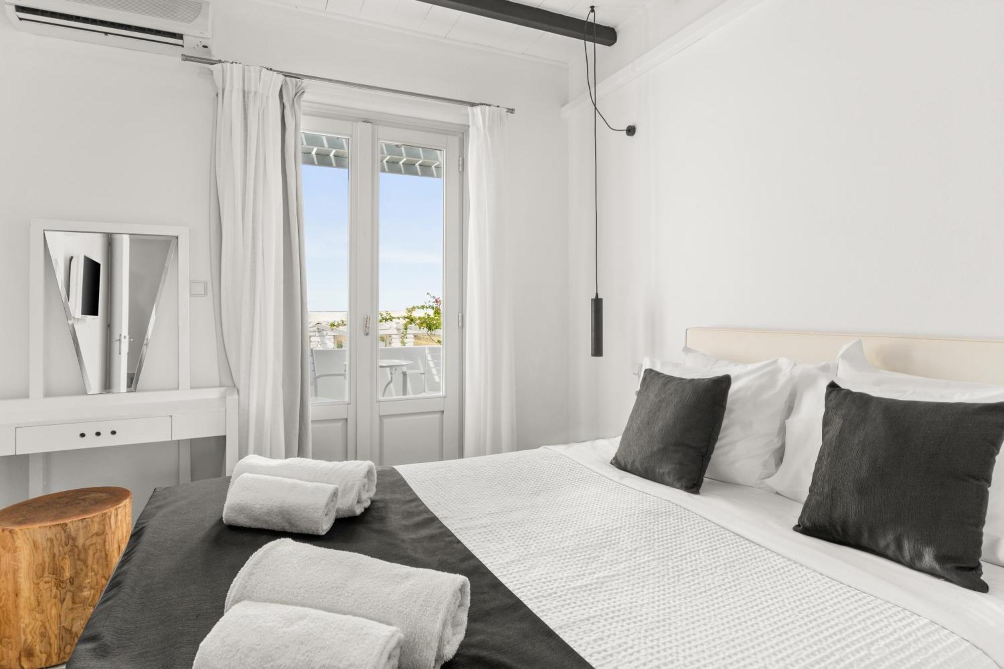 Mr And Mrs White Paros Hotel Náousa Exterior photo