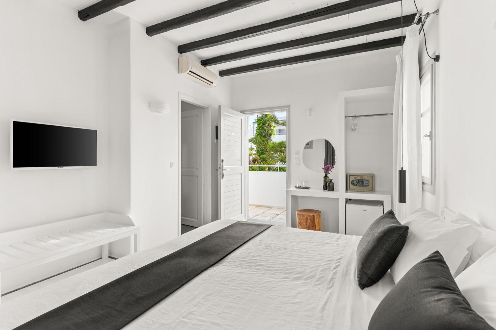 Mr And Mrs White Paros Hotel Náousa Exterior photo